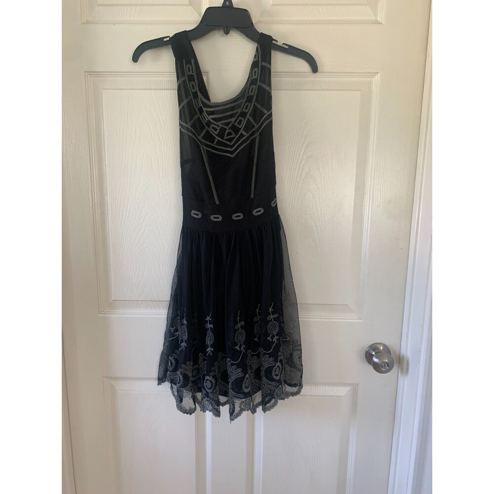 MILLAU EMBROIDERED MESH MINI DRESS SIZE SMALL BLACK W/GRAY EMBROIDERY